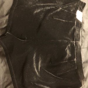 Black Elastic waist velour shorts!